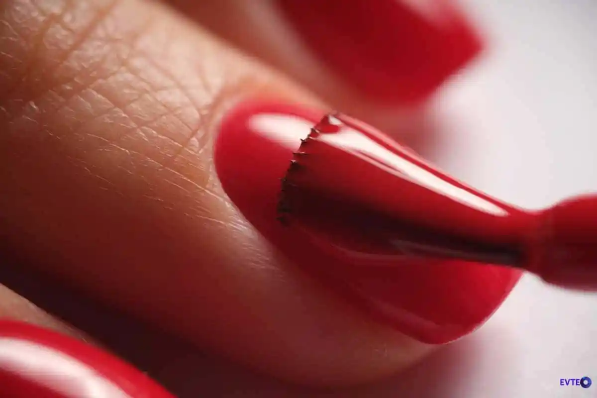 Passo a Passo para Aplicar O esmalte da Risqué que parece perfume