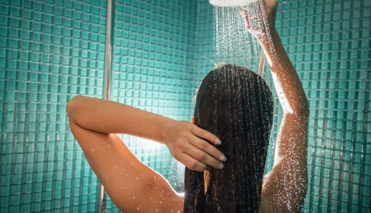 Como fazer perfume em casa com ingredientes simples de forma fácil e econômica