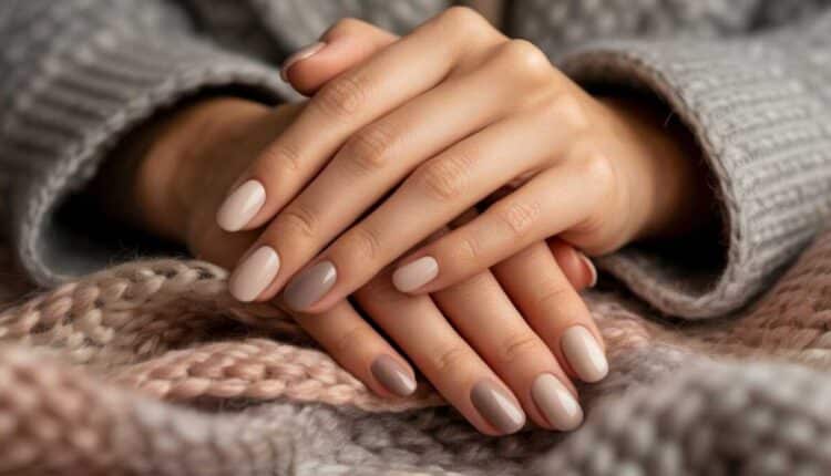 Unhas nude sofisticadas: os tons que estão fazendo sucesso no inverno 2025