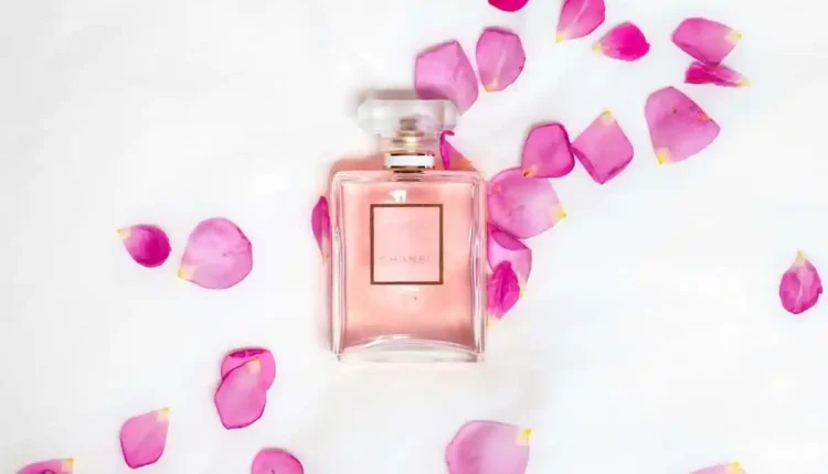 Descubra o perfume nacional feminino mais elogiado nas redes sociais e como usá-lo para fixar o cheiro o dia todo com dicas práticas