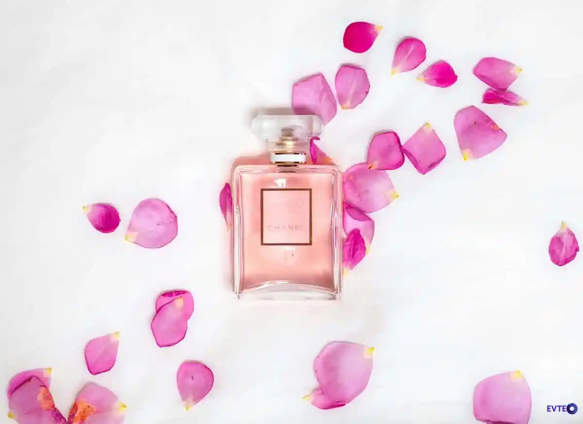 Descubra o perfume nacional feminino mais elogiado nas redes sociais e como usá-lo para fixar o cheiro o dia todo com dicas práticas