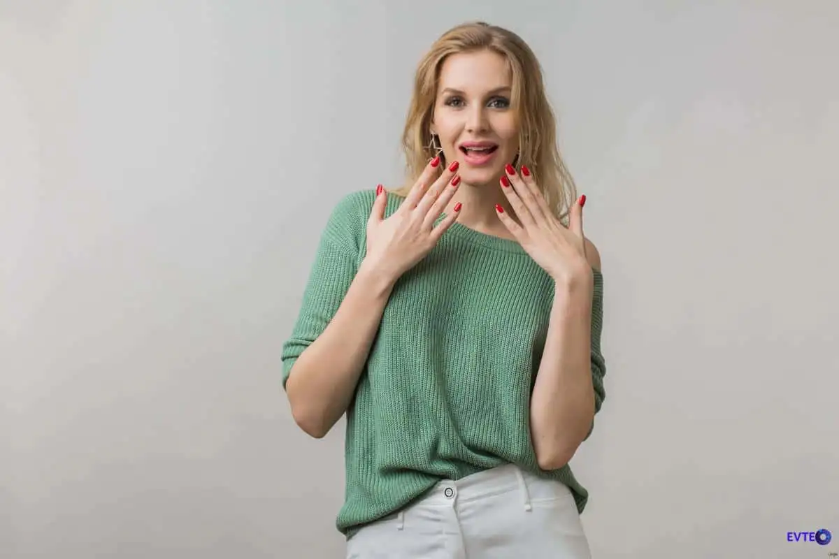 O segredo para fortalecer unhas fracas usando apenas um produto natural de farmácia