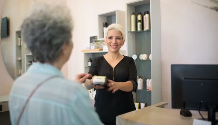 Como simplificar a rotina de vendas com uma maquininha leve e prática